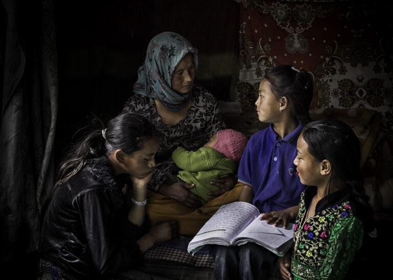 Sawsan Taher - Loving-family